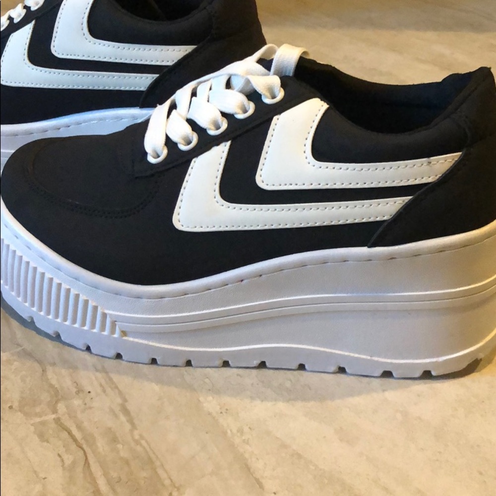 Platform sneakers